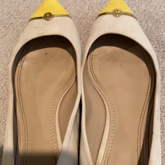 Tory Burch Tan and Yellow Flats Size 8 1/2 - Picture 5 of 5